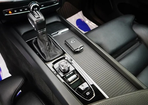 Volvo XC 60 cena 129900 przebieg: 78066, rok produkcji 2019 z Wejherowo małe 781